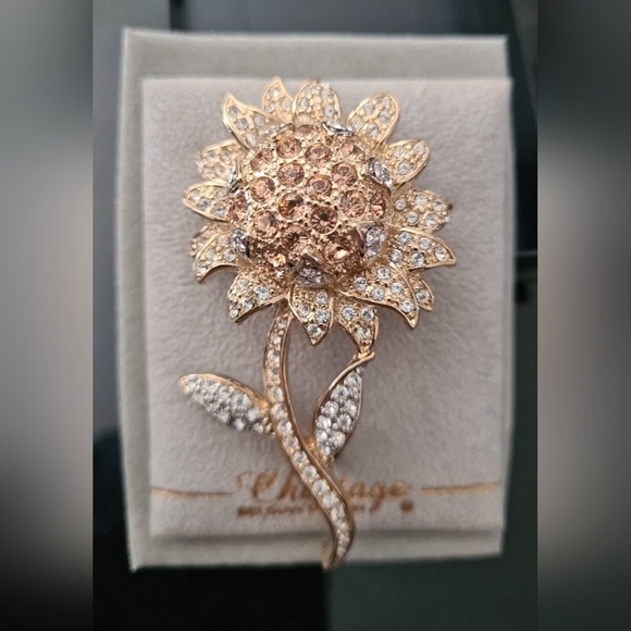 Accessories - A flower shaped brooch